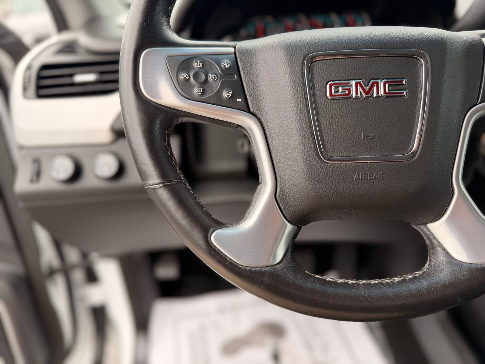 Used 2017 GMC Yukon XL SLT AWD/4WD image 19