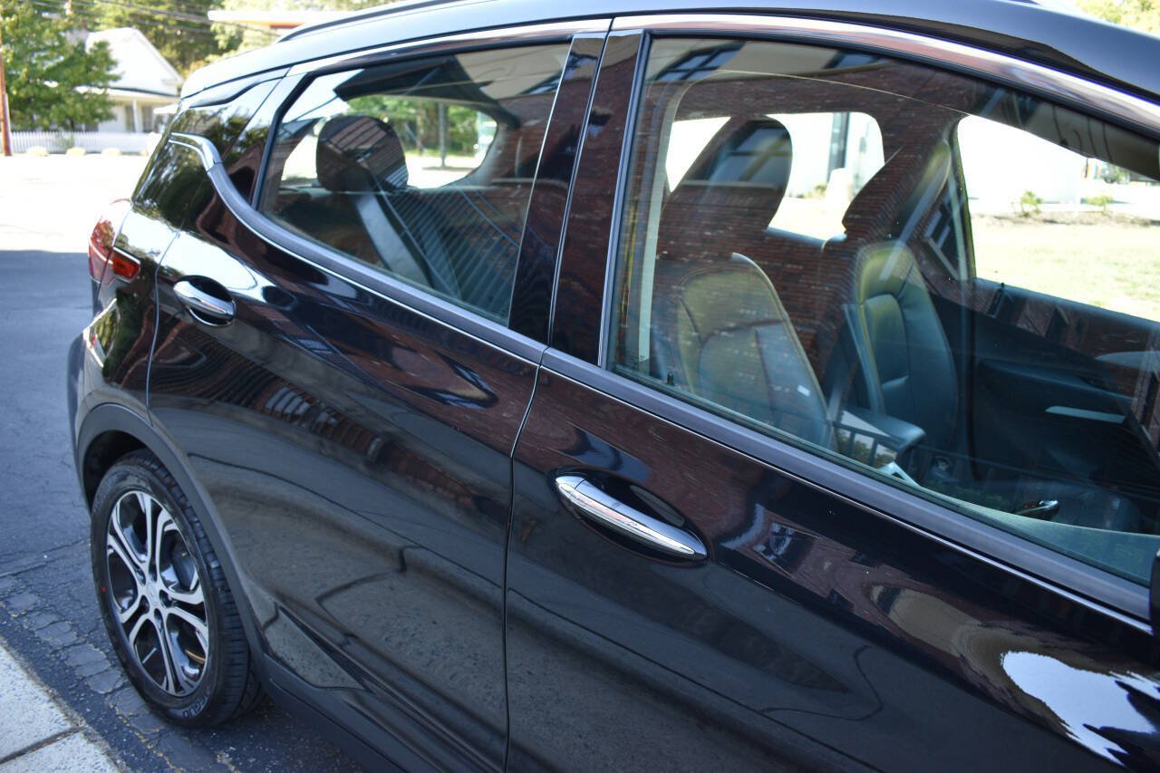 Used 2021 Chevrolet Bolt Premier w/ Infotainment Package FWD image 32