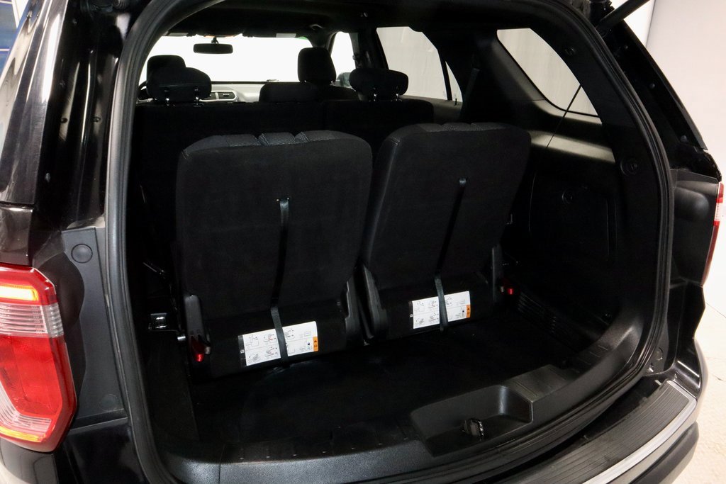 Used 2018 Ford Explorer XLT w/ Equipment Group 201A image 16