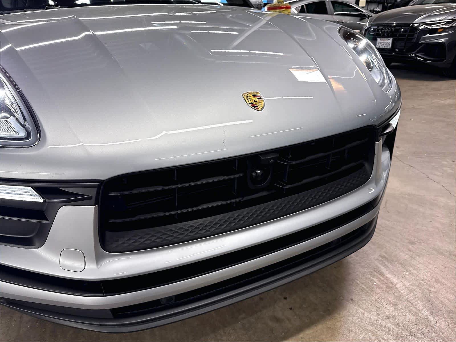 Used 2023 Porsche Macan AWD/4WD image 31