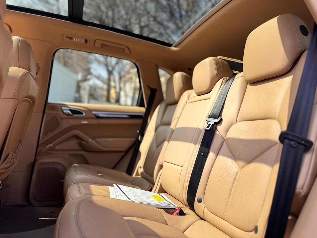 Used 2016 Porsche Cayenne image 23