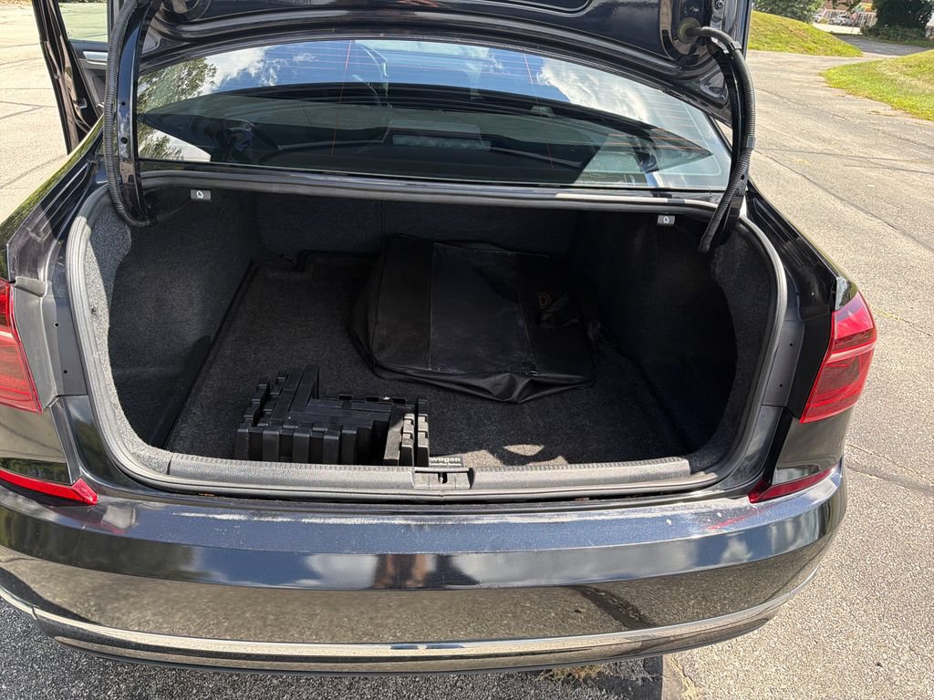 Used 2019 Volkswagen Passat 2.0T Wolfsburg FWD image 25