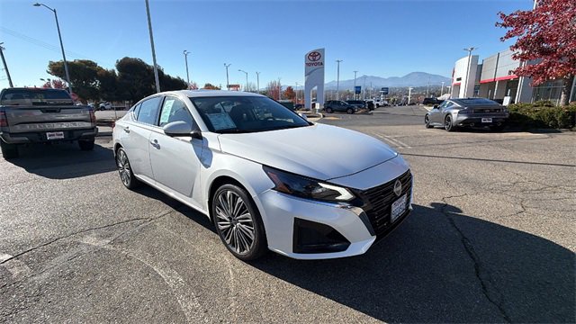 Used 2025 Nissan Altima 2.5 SL image 2