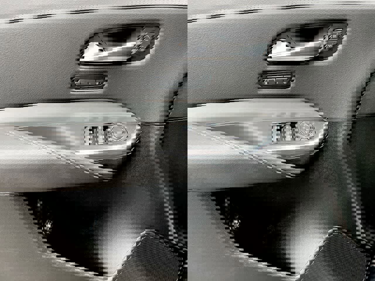 Certified 2023 Cadillac XT4 Premium Luxury w/ Cold Weather Package image 34