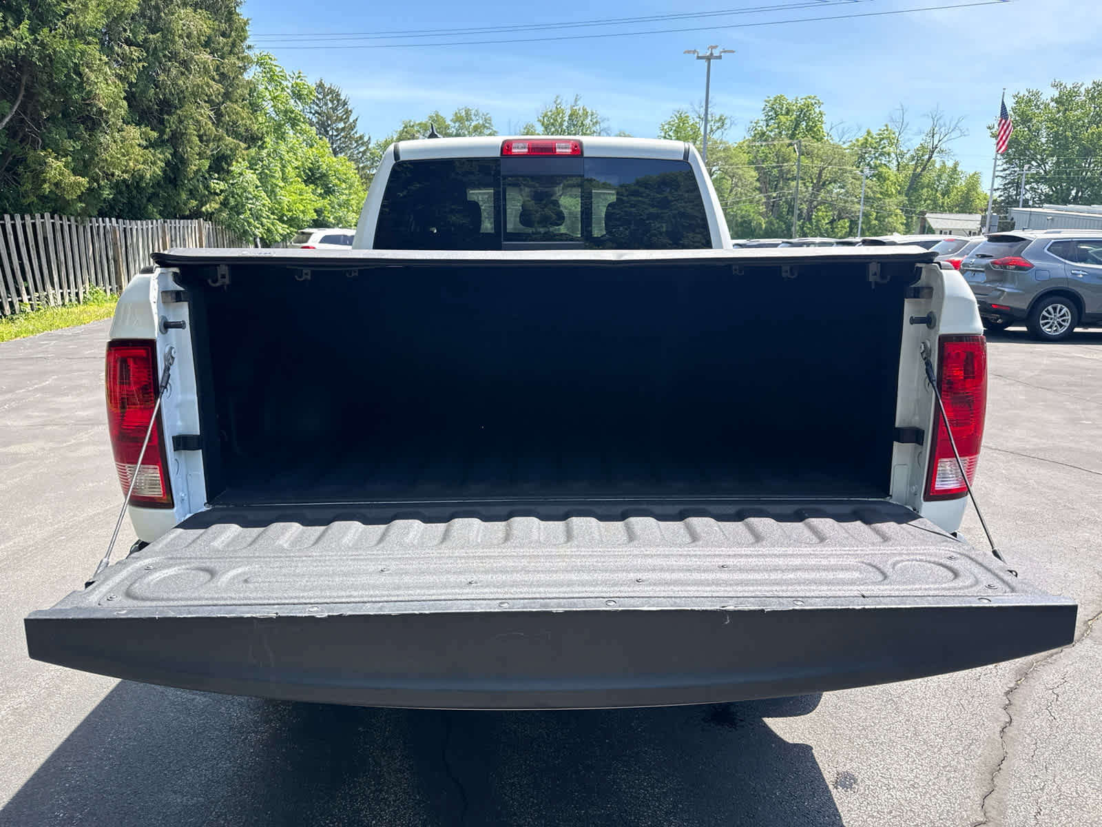 Used 2020 RAM 1500 Classic SLT AWD/4WD image 15