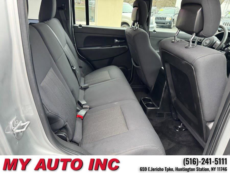 Used 2011 Jeep Liberty Sport image 28