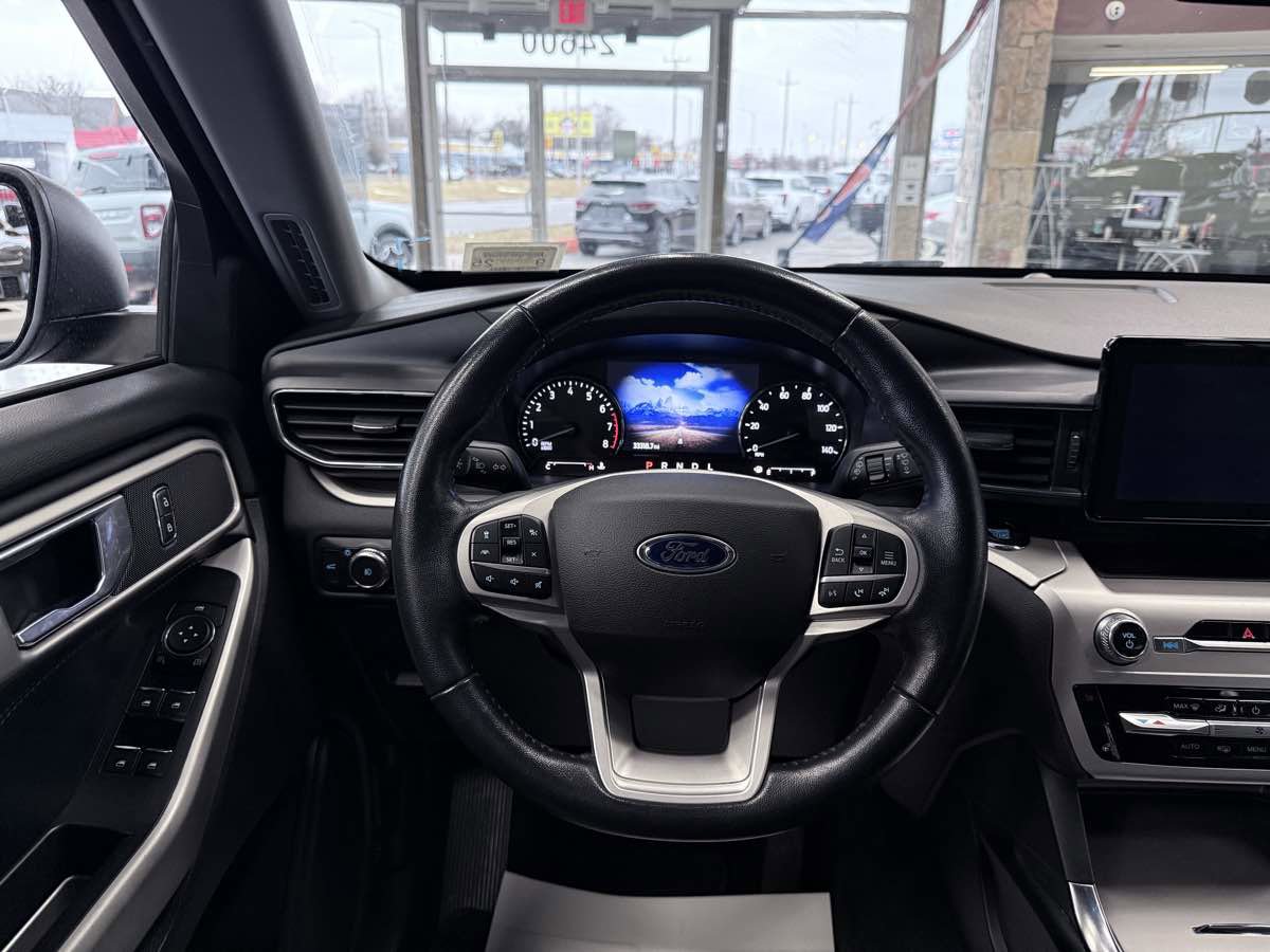 Used 2022 Ford Explorer XLT w/ Equipment Group 202A image 45