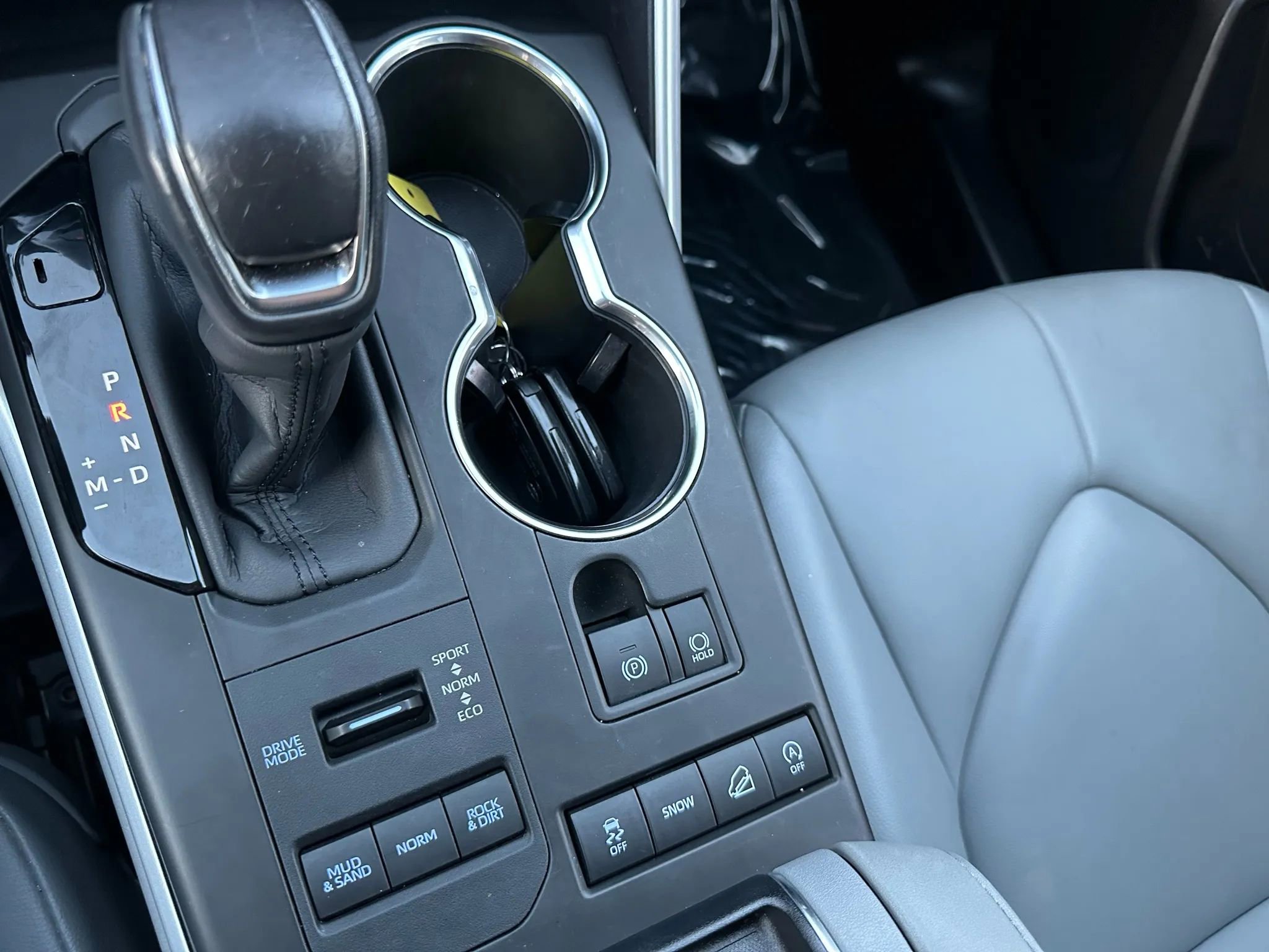 Used 2020 Toyota Highlander XLE image 29