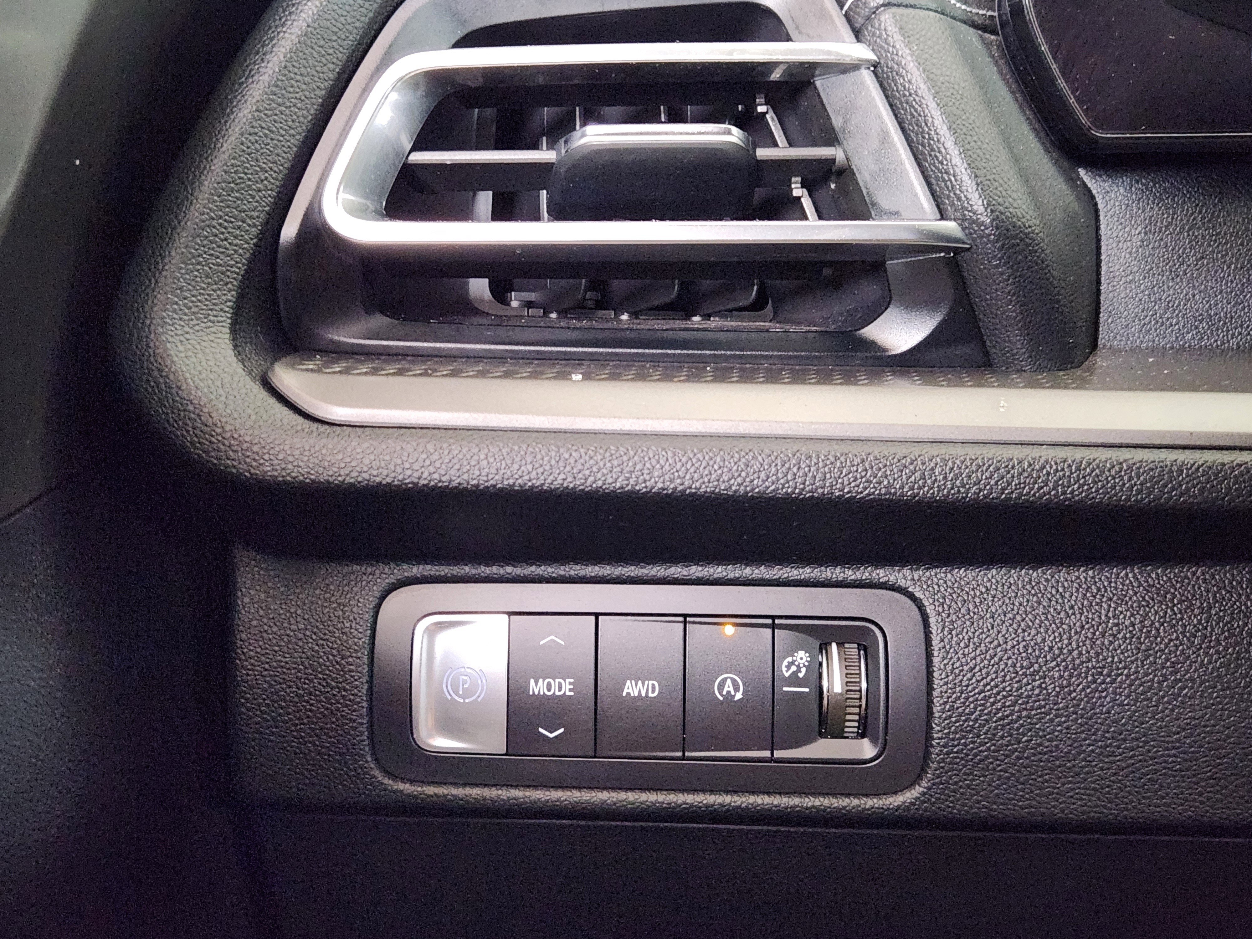 Used 2025 Chevrolet Traverse LT AWD/4WD image 21
