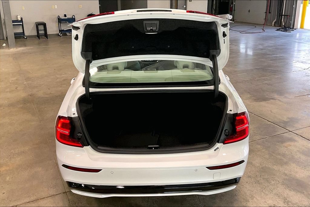 Certified 2025 Volvo S60 B5 Plus AWD/4WD image 5