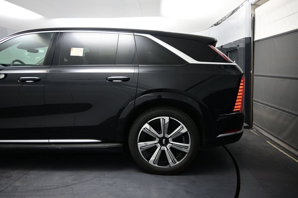 Used 2025 Cadillac Escalade IQ Luxury 2 w/ LPO, Premium Carpet Package AWD/4WD image 16