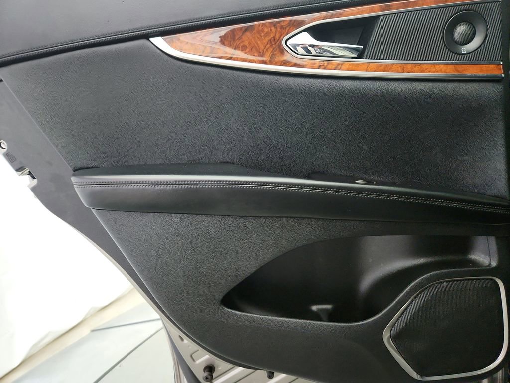 Used 2017 Lincoln MKX Reserve w/ Driver Assistance Package image 26