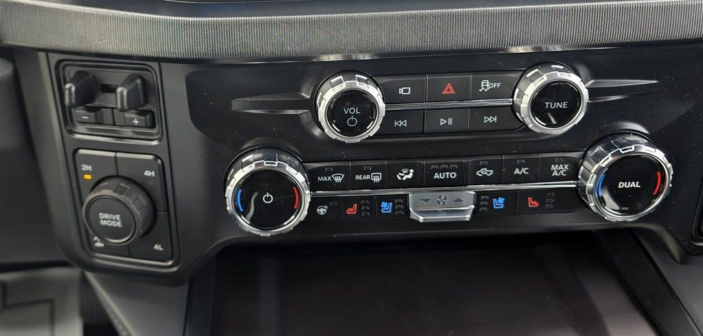 New 2026 Ford F250 Platinum w/ FX4 Off-Road Package AWD/4WD image 27