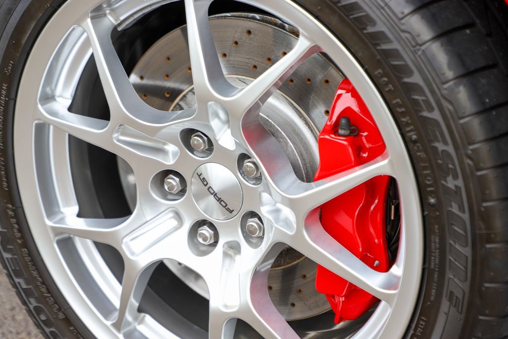 Used 2006 Ford GT RWD image 17