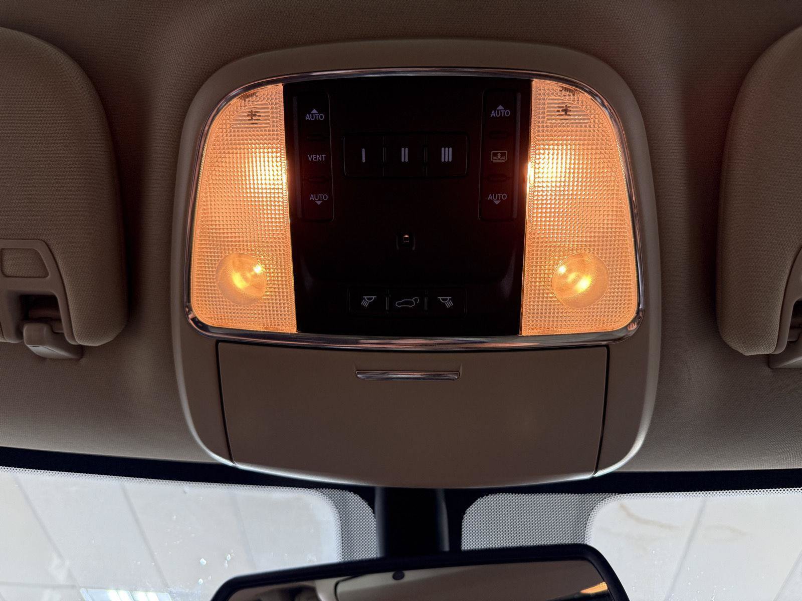 Used 2014 Jeep Grand Cherokee Overland w/ Advanced Technology Group AWD/4WD image 18