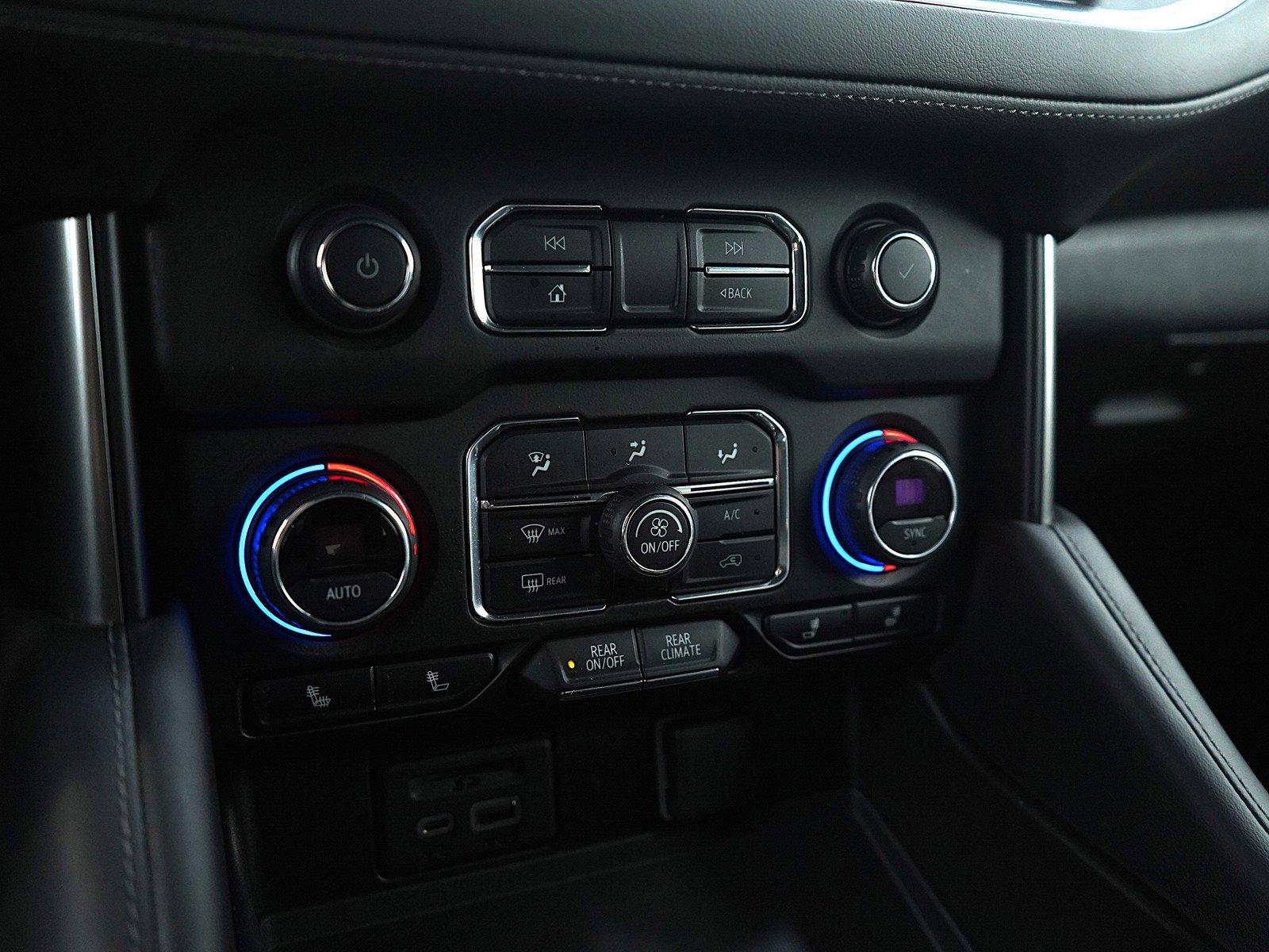 Used 2021 Chevrolet Tahoe Z71 w/ Luxury Package image 24