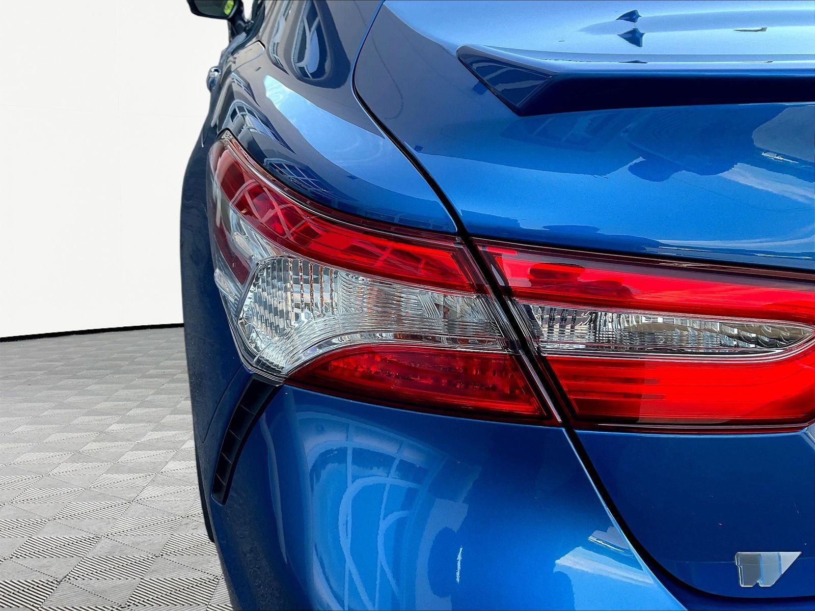 Used 2020 Toyota Camry SE w/ Convenience Package FWD image 23