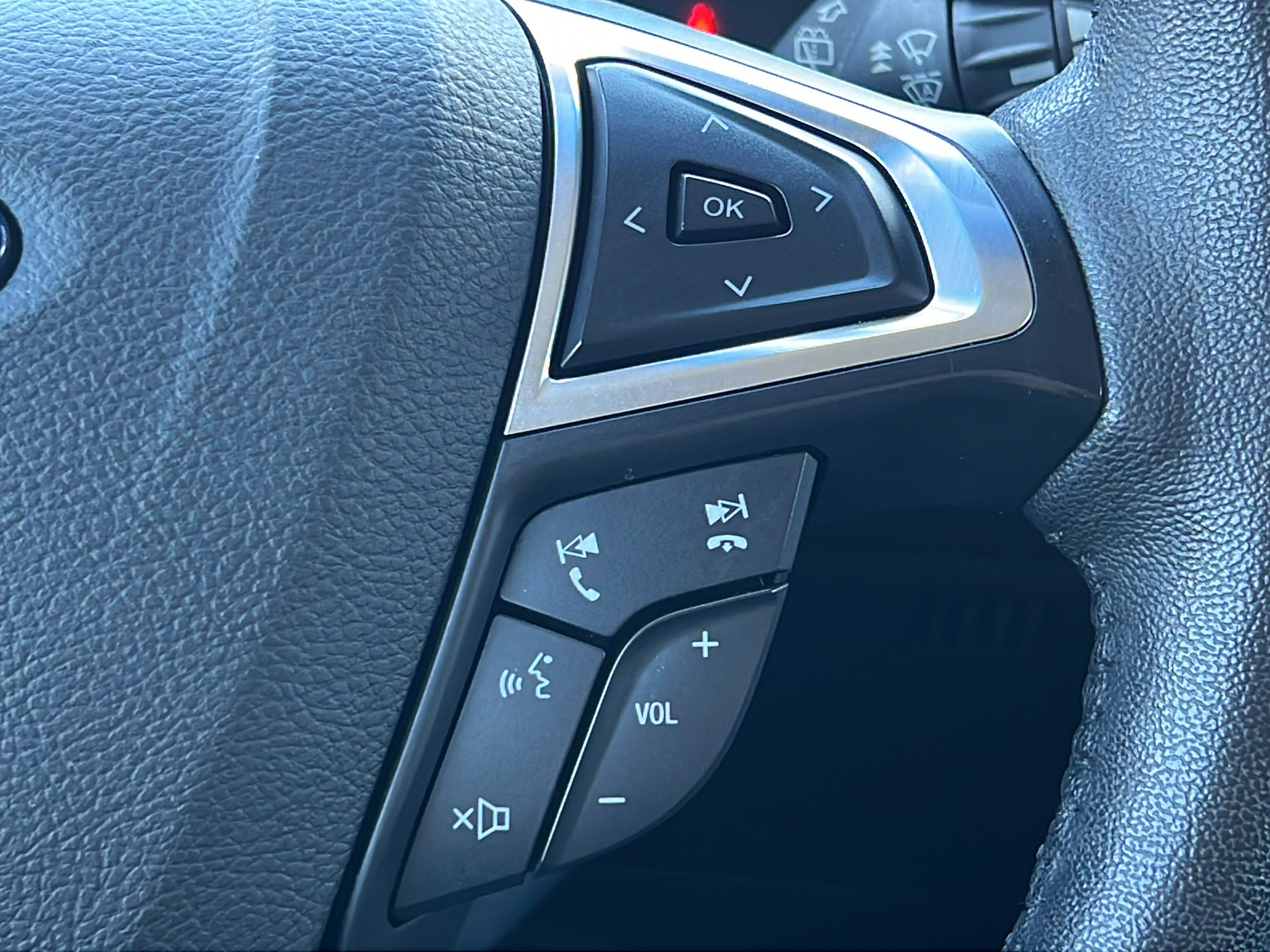 Used 2019 Ford Edge Titanium w/ Equipment Group 301A FWD image 21