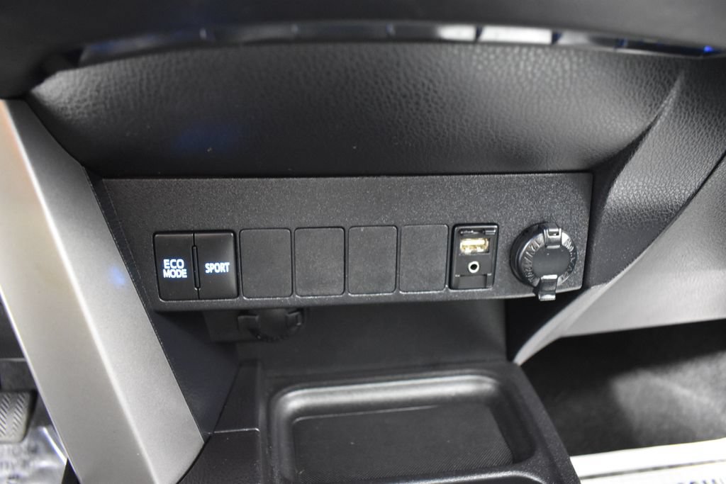 Used 2018 Toyota RAV4 XLE w/ Plus Extra Value Package FWD image 21