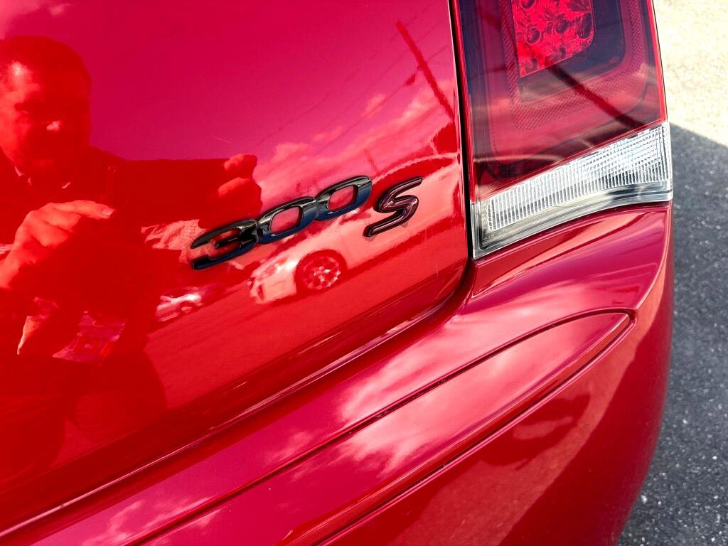 Used 2016 Chrysler 300 S image 7