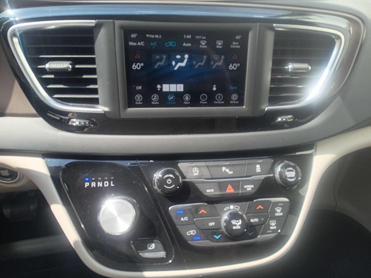 Used 2018 Chrysler Pacifica Touring Plus image 12