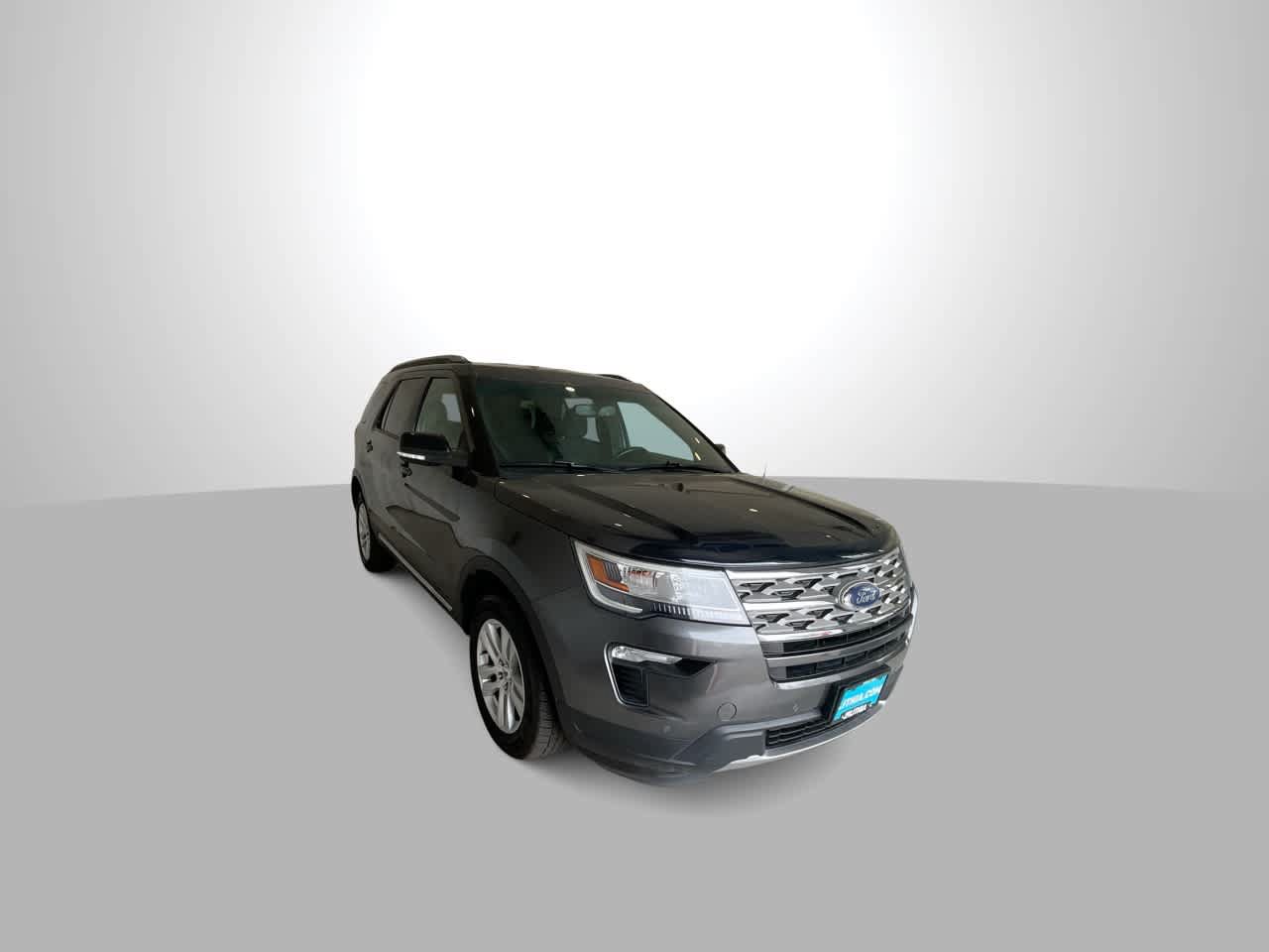 Used 2018 Ford Explorer XLT AWD/4WD image 2