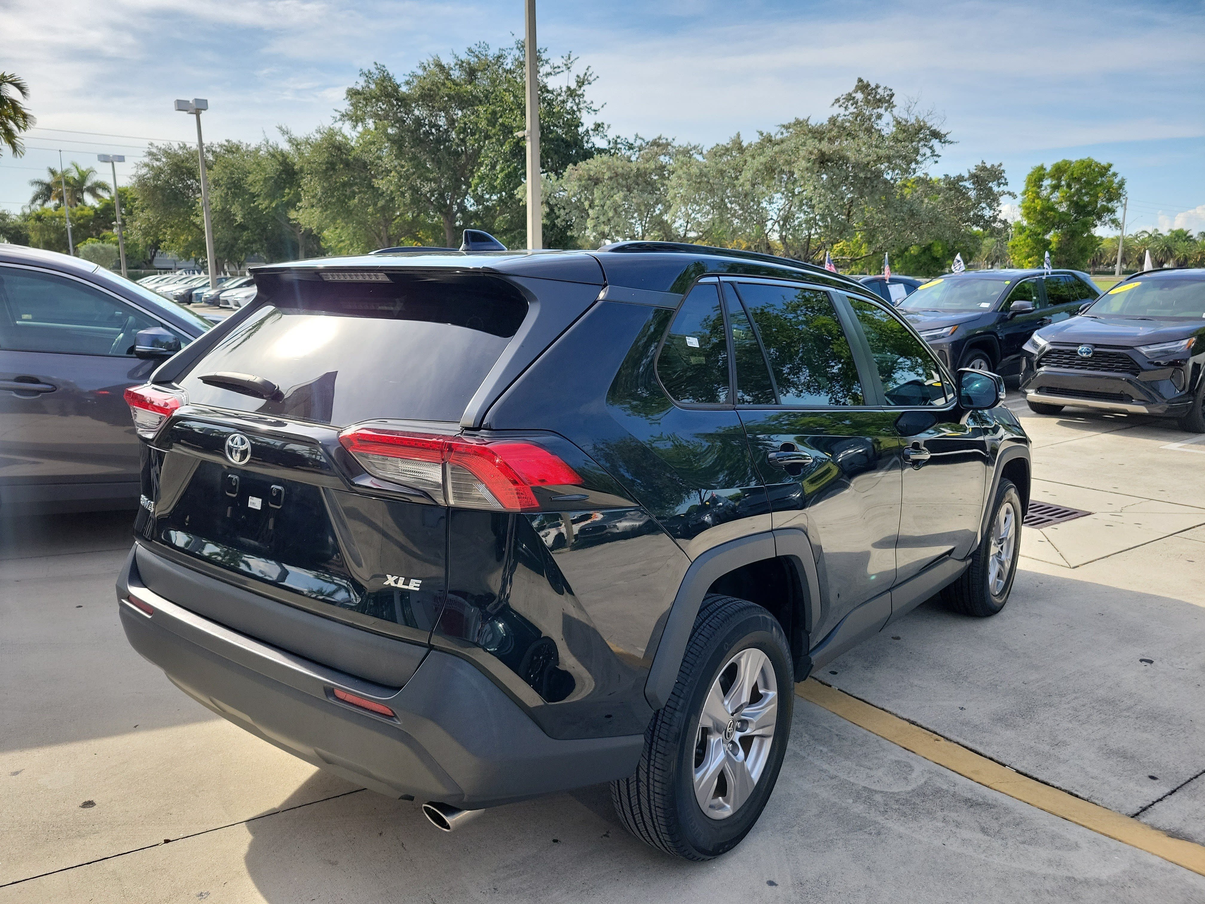 Certified 2023 Toyota RAV4 XLE w/ Convenience Package FWD image 7