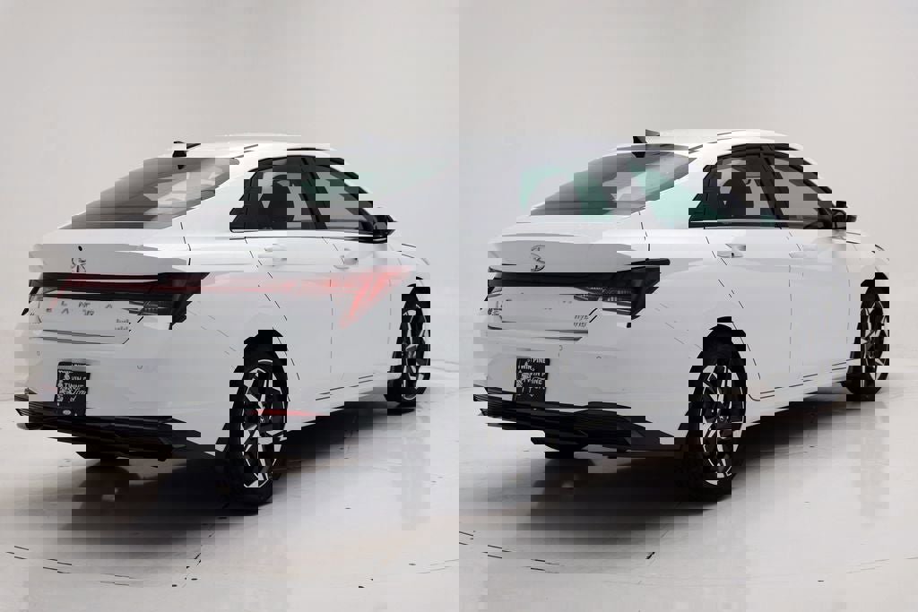 Used 2023 Hyundai Elantra Limited image 8