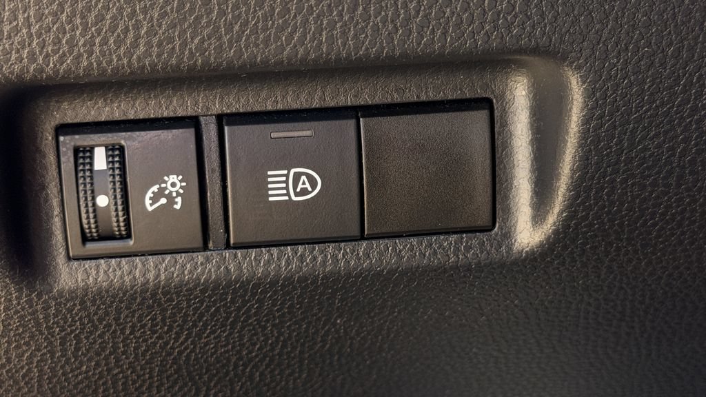 Used 2021 Toyota RAV4 XLE AWD/4WD image 23