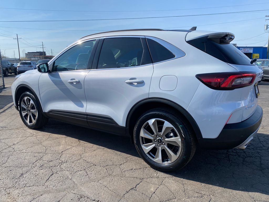 Used 2025 Ford Escape Platinum AWD/4WD image 6