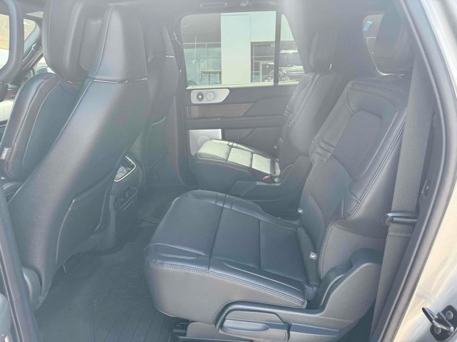 Used 2024 Lincoln Navigator L Reserve AWD/4WD image 9