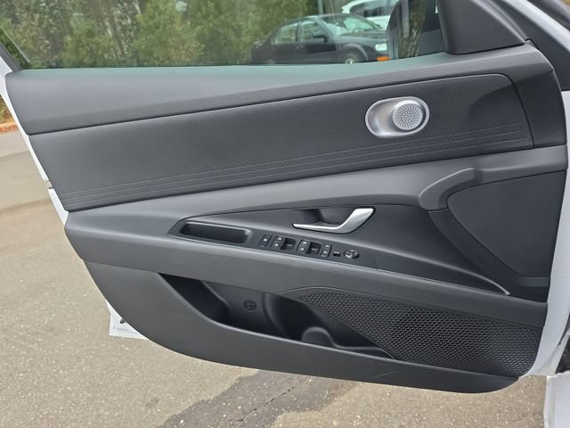 Certified 2024 Hyundai Elantra SEL image 37