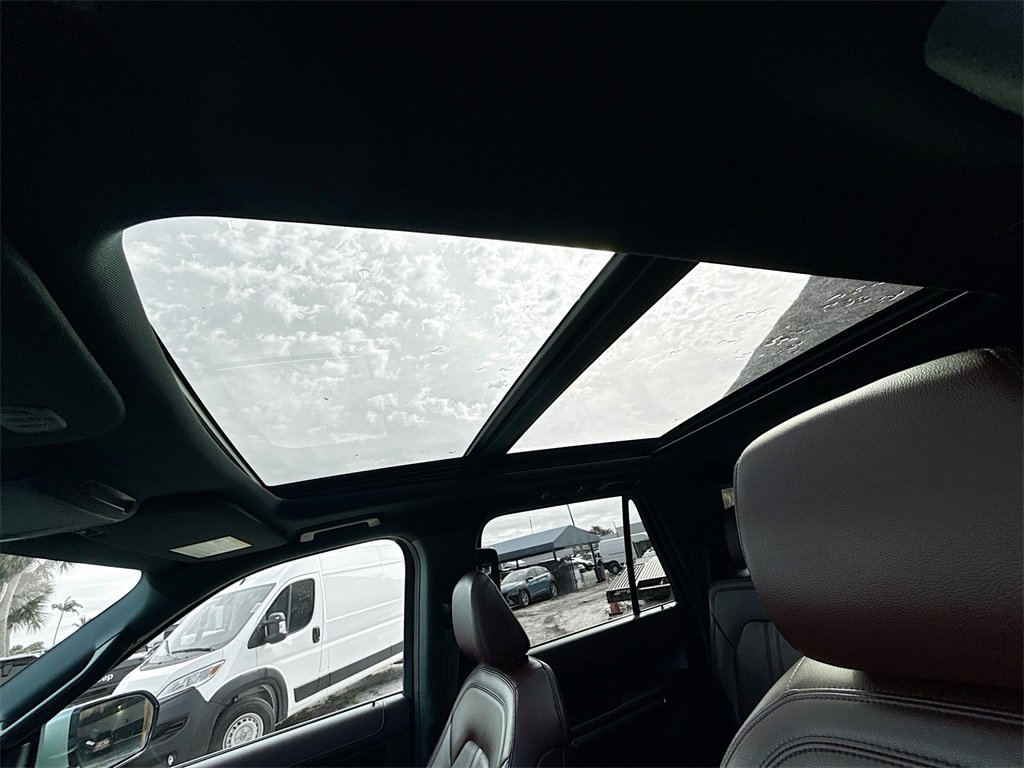 Used 2022 Ford Expedition Max Limited image 24