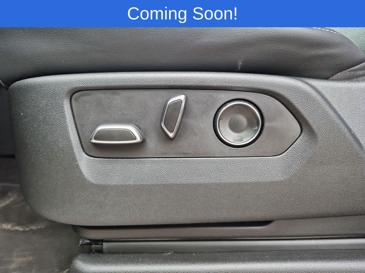 Used 2023 Cadillac Escalade Premium Luxury AWD/4WD image 17