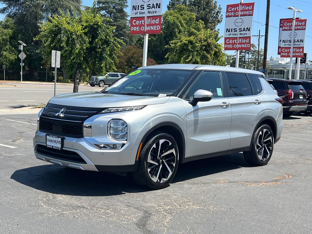 Used 2024 Mitsubishi Outlander SE FWD image 2
