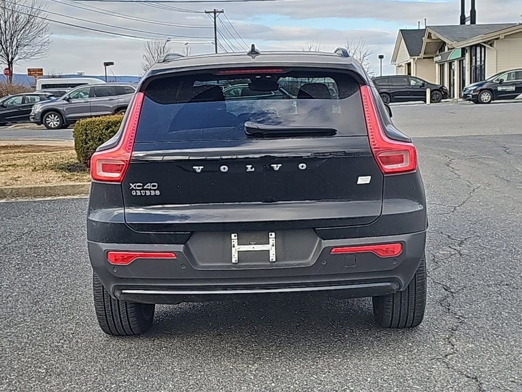 Used 2023 Volvo XC40 Recharge Ultimate image 12