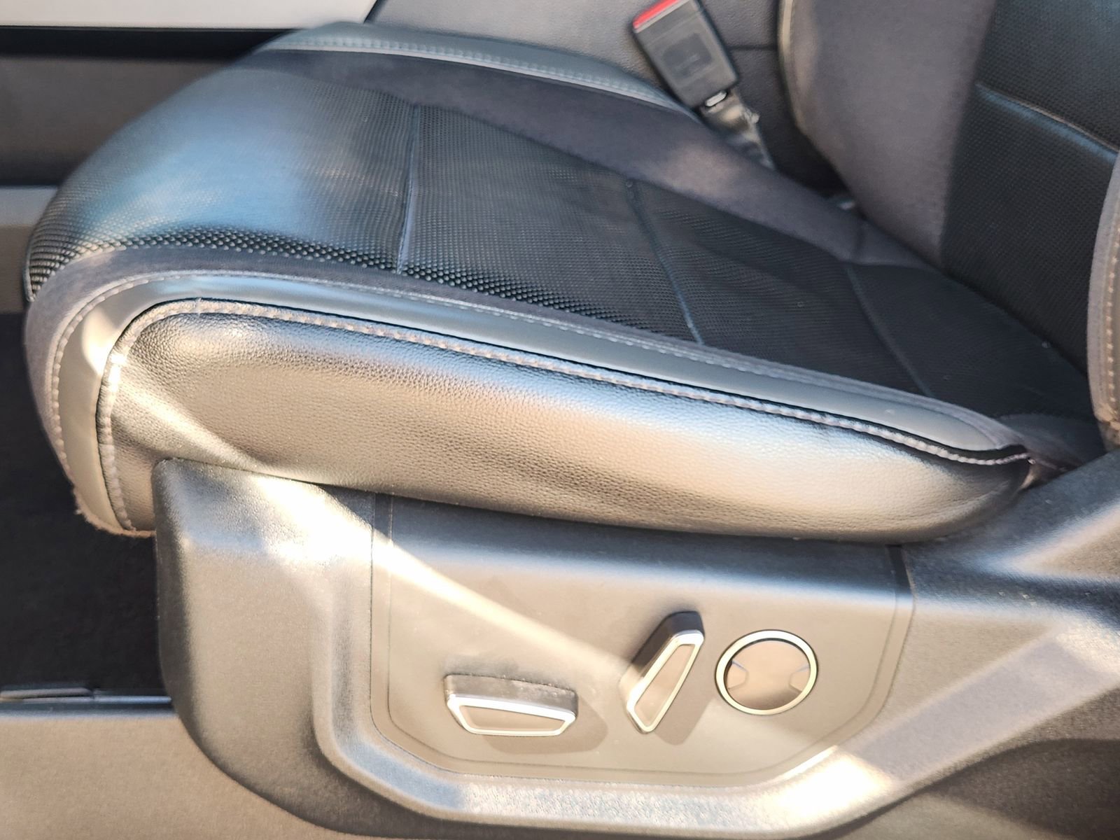 Used 2020 Ford F150 Raptor w/ Equipment Group 802A Luxury image 27