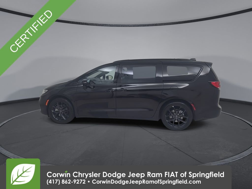 Certified 2025 Chrysler Pacifica Limited image 11