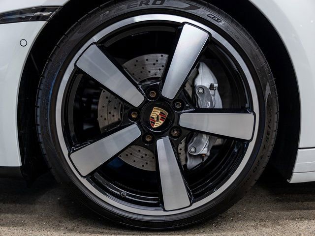 Certified 2025 Porsche 911 Carrera RWD image 15
