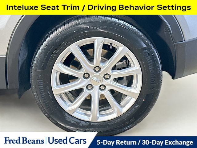 Used 2023 Cadillac XT4 Luxury w/ Cold Weather Package FWD image 9