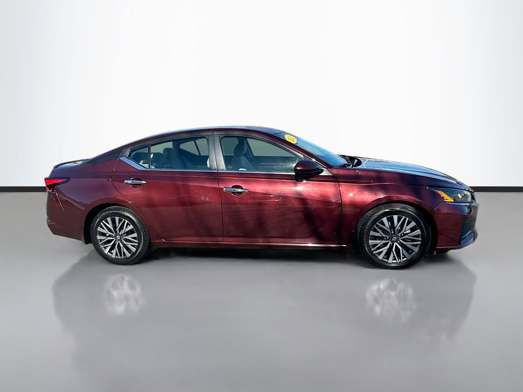 Used 2023 Nissan Altima 2.5 SV w/ SV Premium Package image 8
