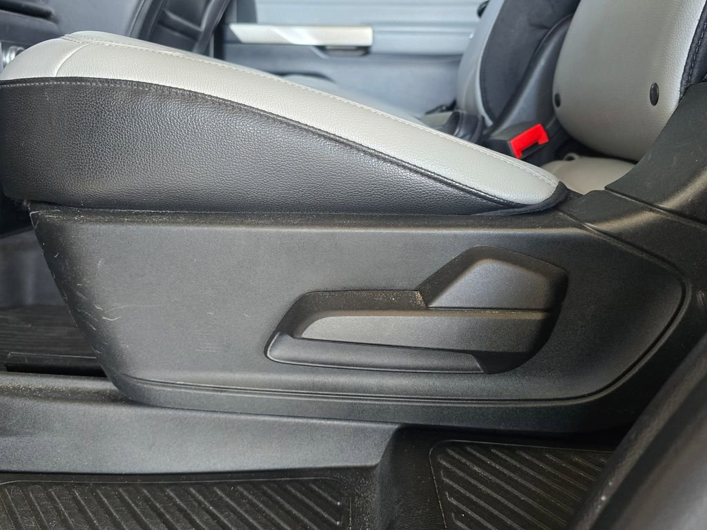 Used 2021 Ford Explorer XLT image 14