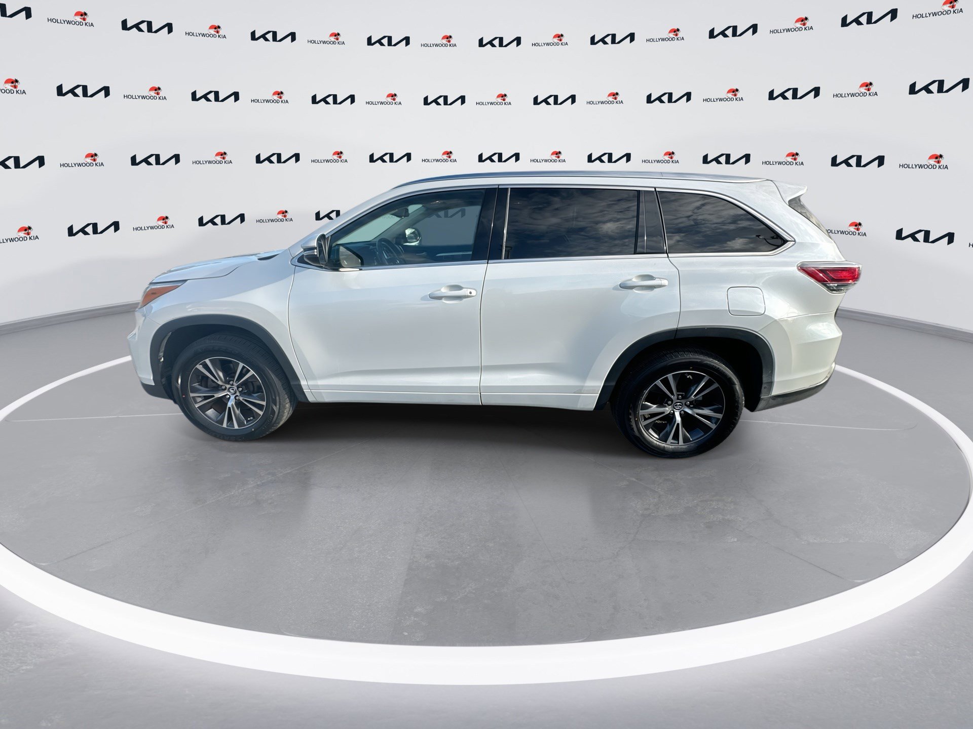 Used 2016 Toyota Highlander XLE image 5