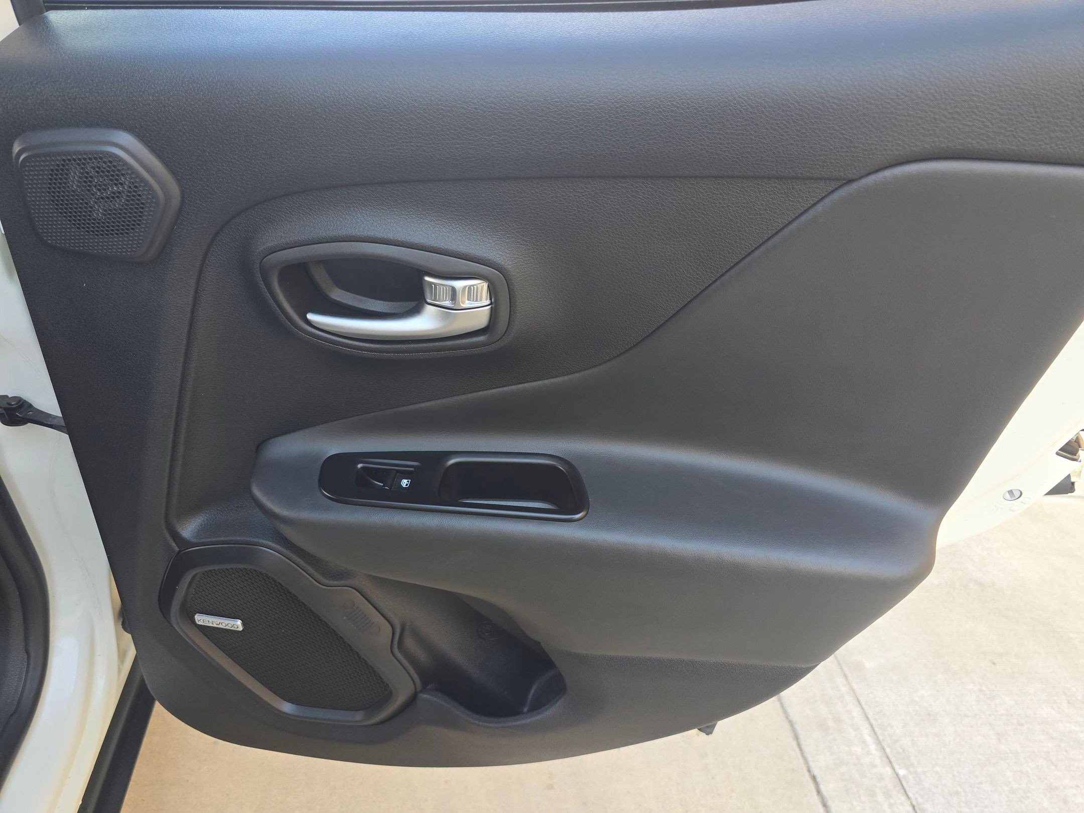 Used 2020 Jeep Renegade Limited image 28
