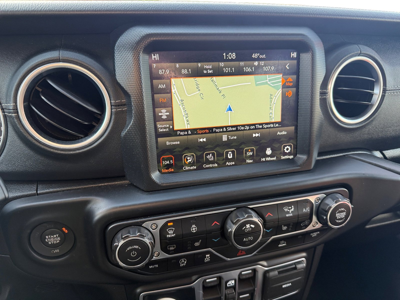 Used 2020 Jeep Gladiator Overland image 12