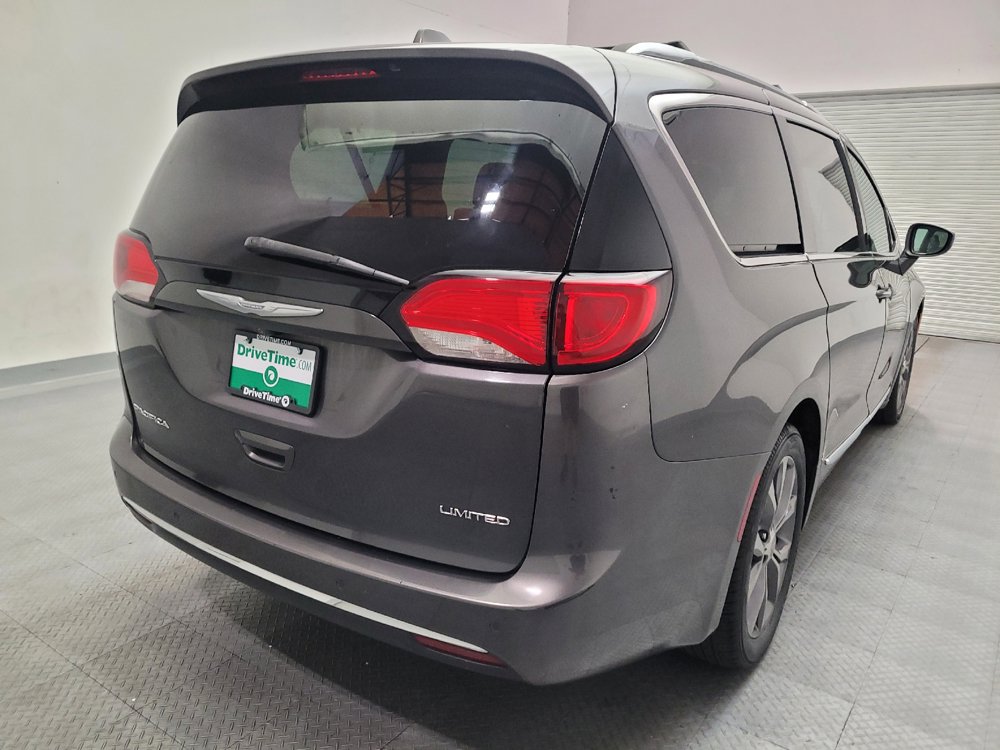 Used 2017 Chrysler Pacifica Limited w/ UConnect Theater Package FWD image 7