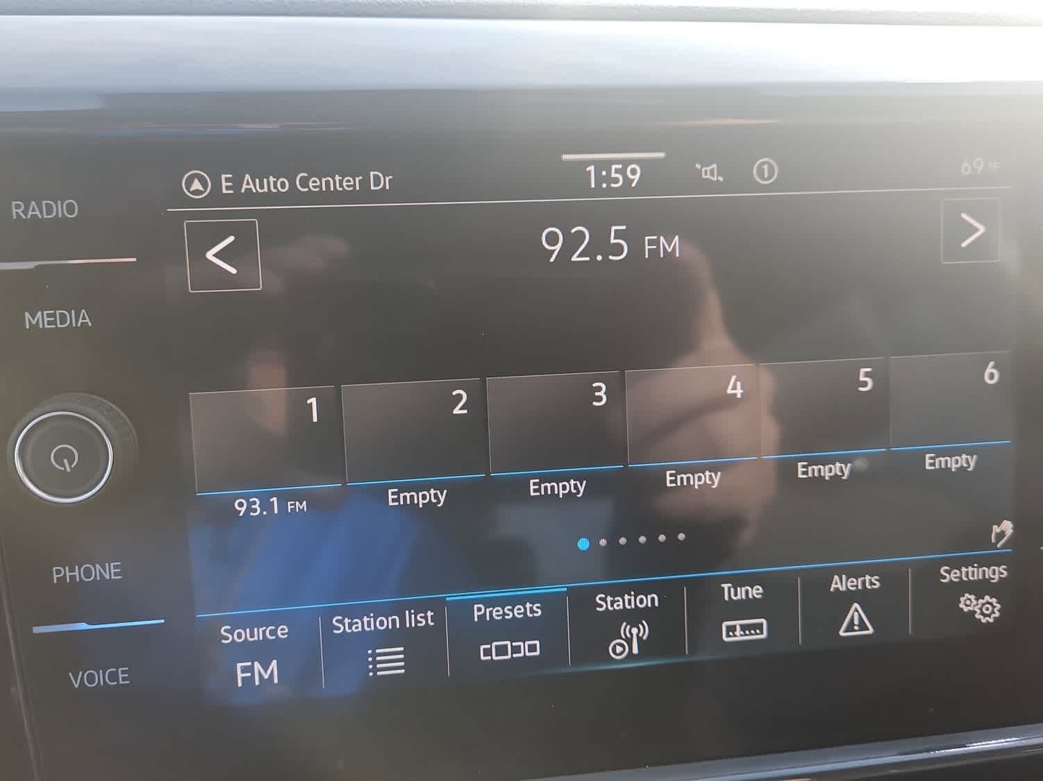 Used 2022 Volkswagen Taos SEL image 16