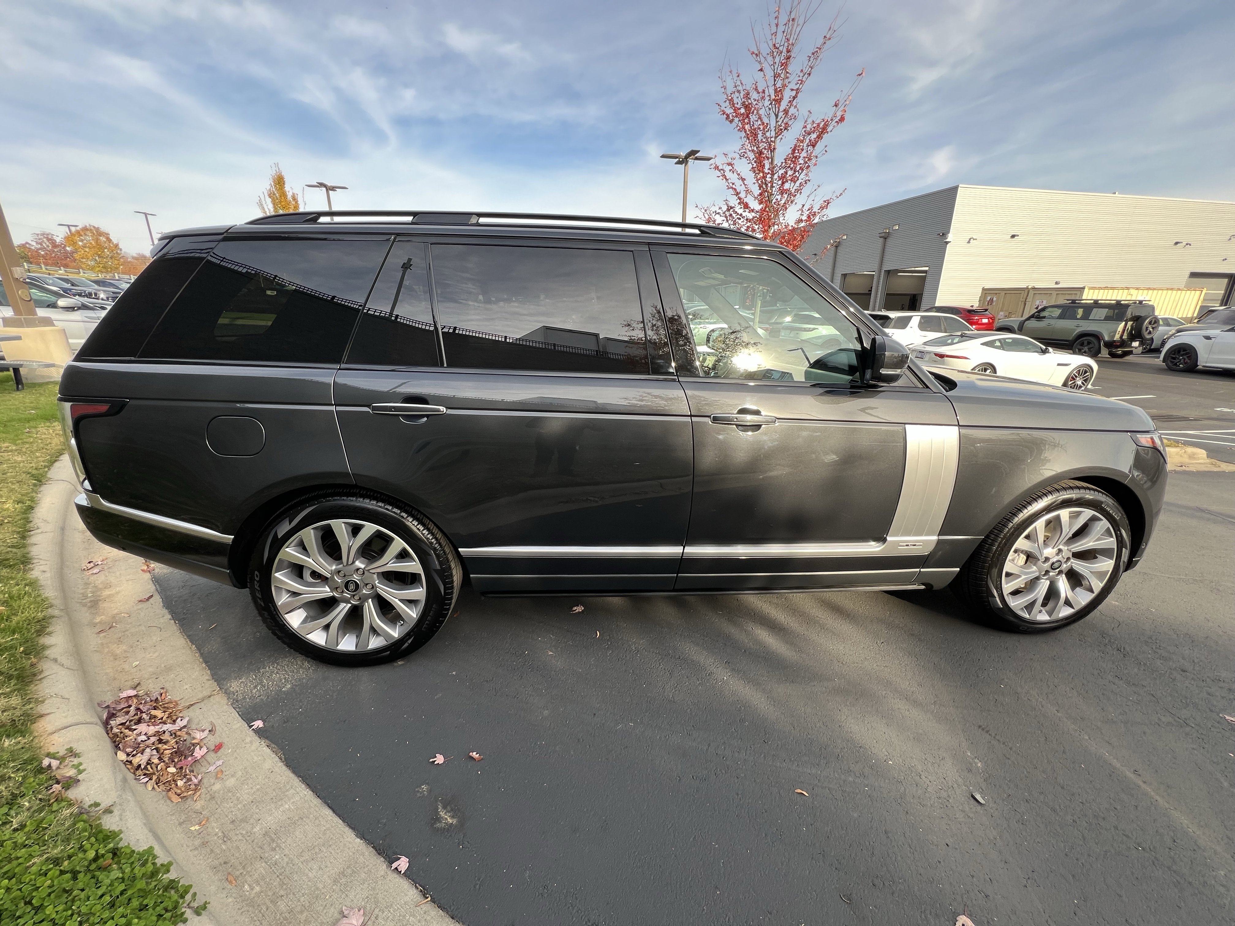 Used 2021 Land Rover Range Rover Long Wheelbase Autobiography image 8