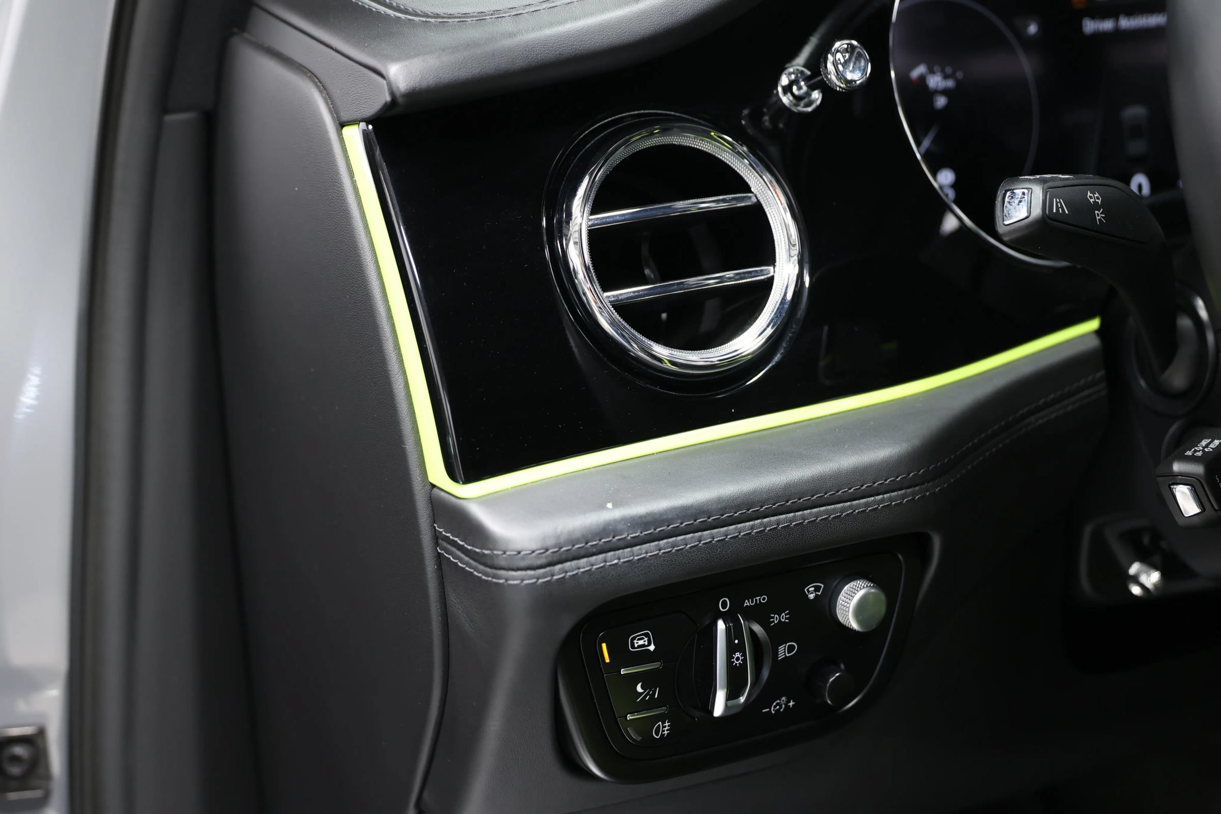 Used 2023 Bentley Bentayga AWD/4WD image 24