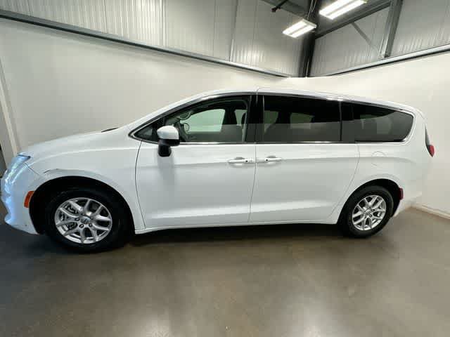 Used 2022 Chrysler Voyager LX FWD video 2